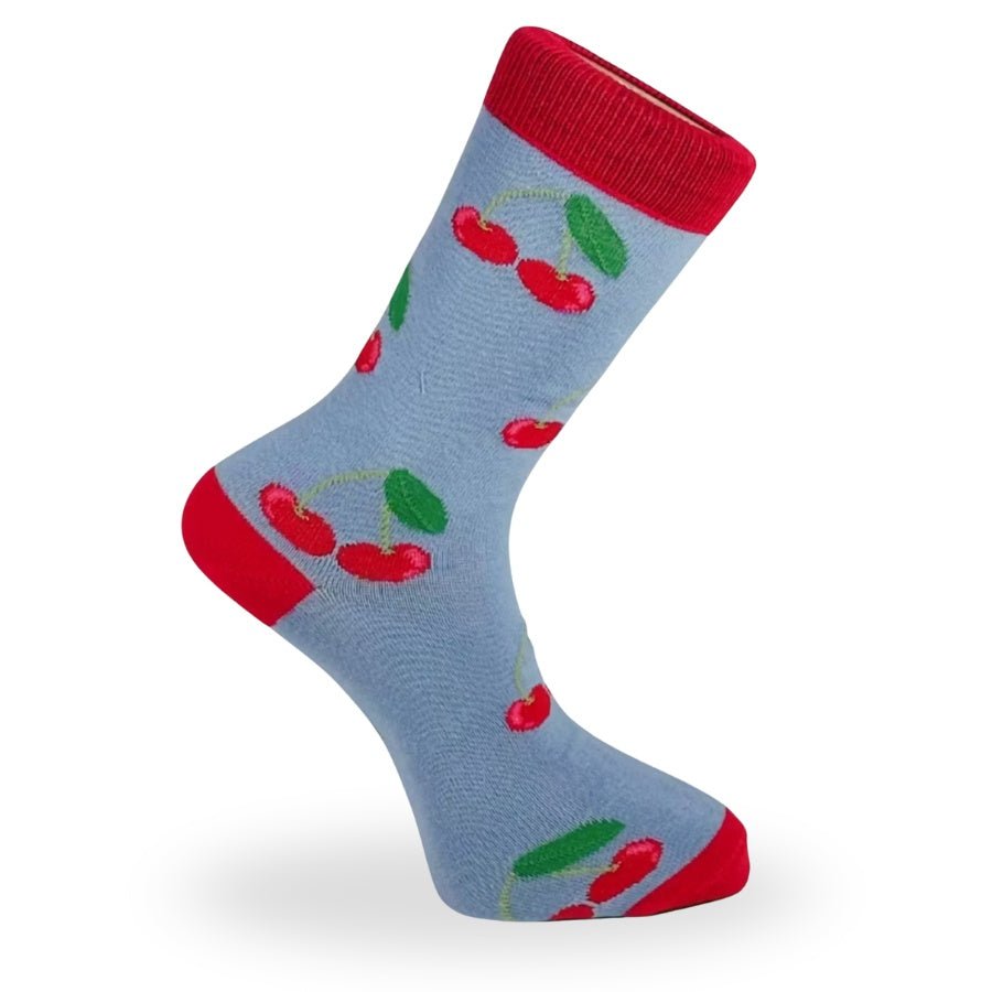 Rolig bomullsstrumpa med blå bas och röda körsbär - Strumpbudet