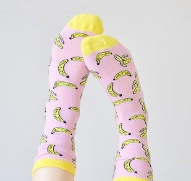 Roliga strumpor med bananer på