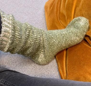 Khakigrön raggsocka med inslag av alpacka