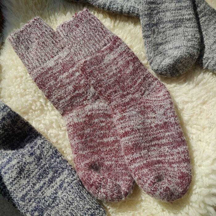 Vinröda raggsockor i ull för både kvinnor och män - Strumpbudet